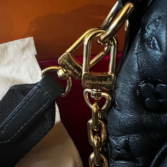 Authentic* LOUIS VUITTON Lambskin Embossed Monogram Speedy 22 Bandouliere Black - Picture 8 of 15